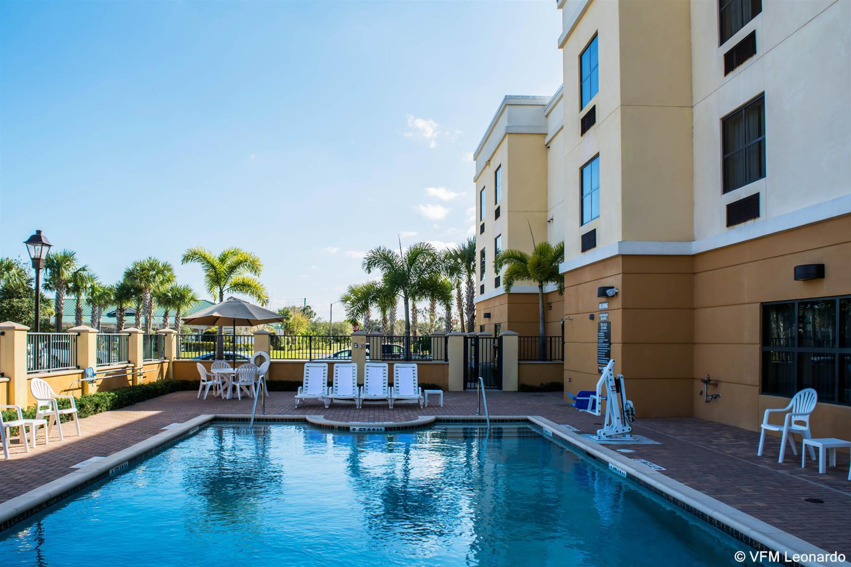 Comfort Suites Vero Beach I-95 Eksteriør billede