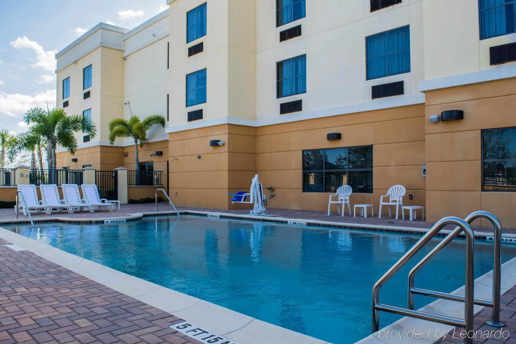 Comfort Suites Vero Beach I-95 Eksteriør billede